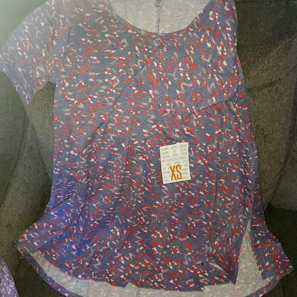 Brand New with tags XS LuLaRoe Perfect Tee